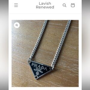 Lavish Renewed Triangle Necklace Black Silver Tag